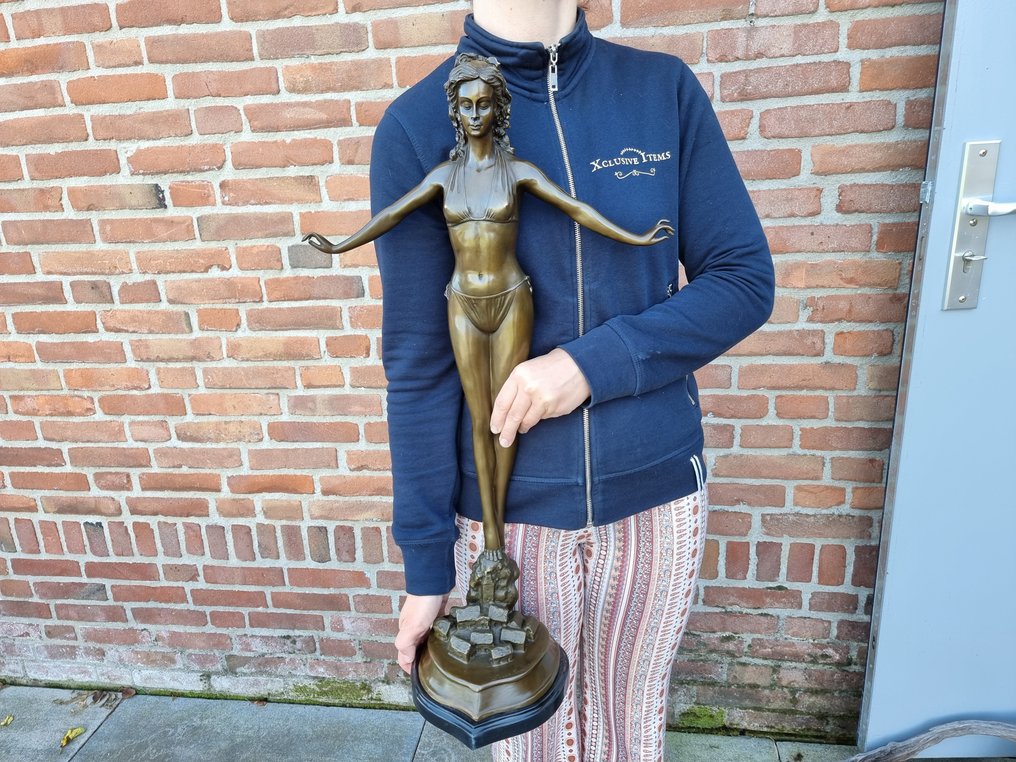 Beeld XL Bronze Lady In Bikini Statue 69 5 Cm Brons Marmer Catawiki