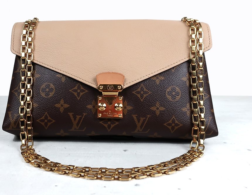 Louis Vuitton - Authenticated Clutch Bag - Leather Black Plain for Women, Good Condition