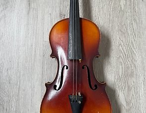Musical Instruments for Sale in Online Auctions - Catawiki