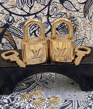 Louis Vuitton cadena/padlock/lock with 2 key - Catawiki