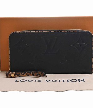 Sold at Auction: Louis Vuitton, Louis Vuitton Monogram Canvas Sarah Retiro Continental  Wallet