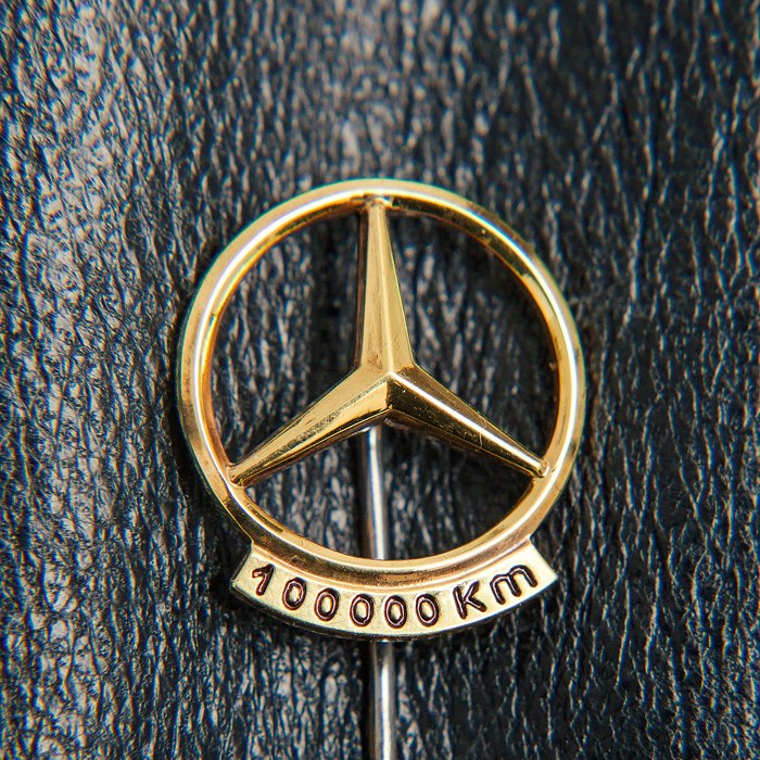 Pin badge 1950-70´s Polished Mercedes Benz Daimler Silver Gold Pin 100.000 & 250.000 Km 835 Silver Goldplated - Germany - 20th - mid (WW II) #1.0