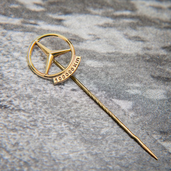 Pin badge 1950-70´s Polished Mercedes Benz Daimler Silver Gold Pin 100.000 & 250.000 Km 835 Silver Goldplated - Germany - 20th - mid (WW II) #4.3
