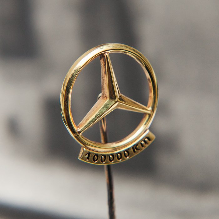 Pin badge 1950-70´s Polished Mercedes Benz Daimler Silver Gold Pin 100.000 & 250.000 Km 835 Silver Goldplated - Germany - 20th - mid (WW II) #3.2