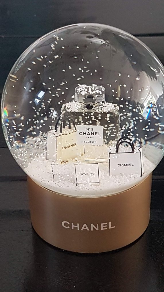 Chanel - Palla di vetro con neve #2.1