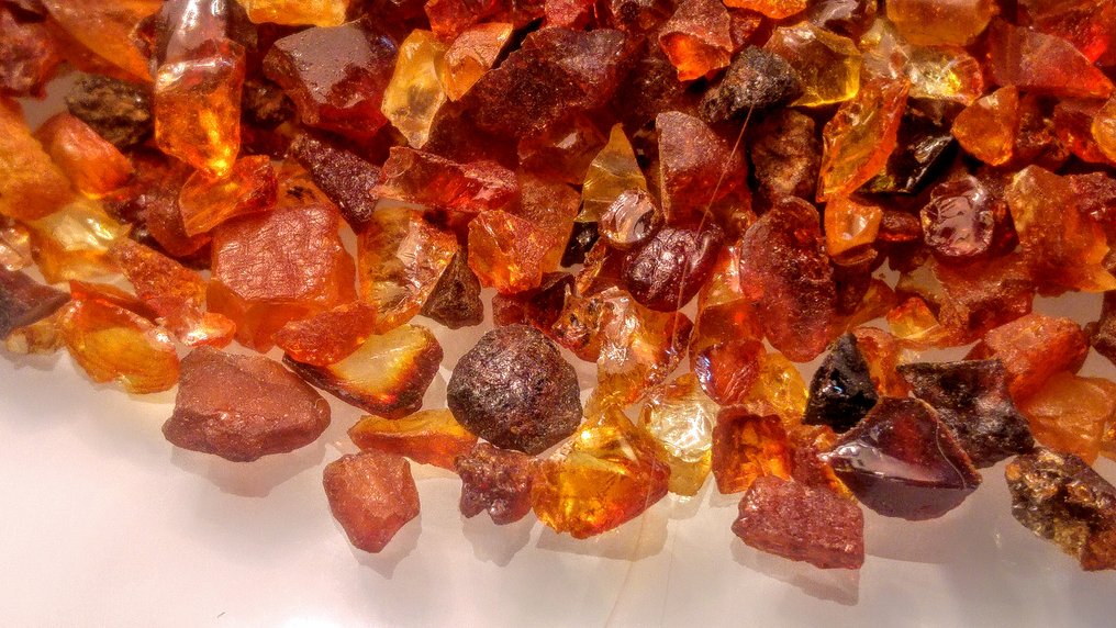 huge-lot-100-genuine-baltic-amber-rough-height-5-mm-width-5-mm
