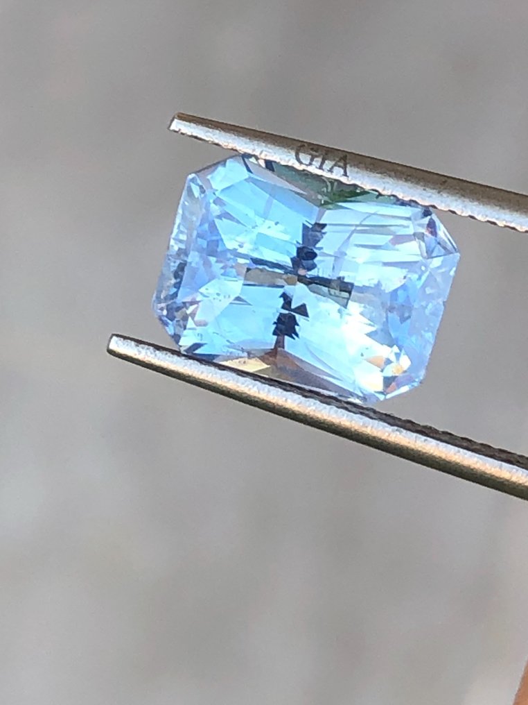 1 pcs  蓝色, 紫罗兰色 蓝宝石  - 6.40 ct - 美国宝石研究院（GIA） #3.2