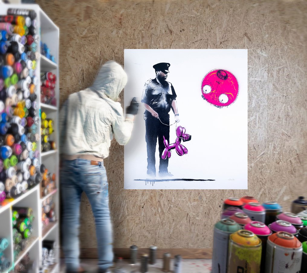 Utopia - Police Guard Balloon Dog and Bubble #3.2