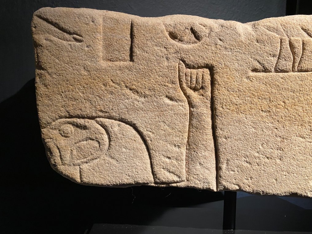 Antiguo Egipto Arenisca Relieve de un Templo con dos dioses HORUS DE PE. 747-525 a.C. 59 cm de largo. #2.1