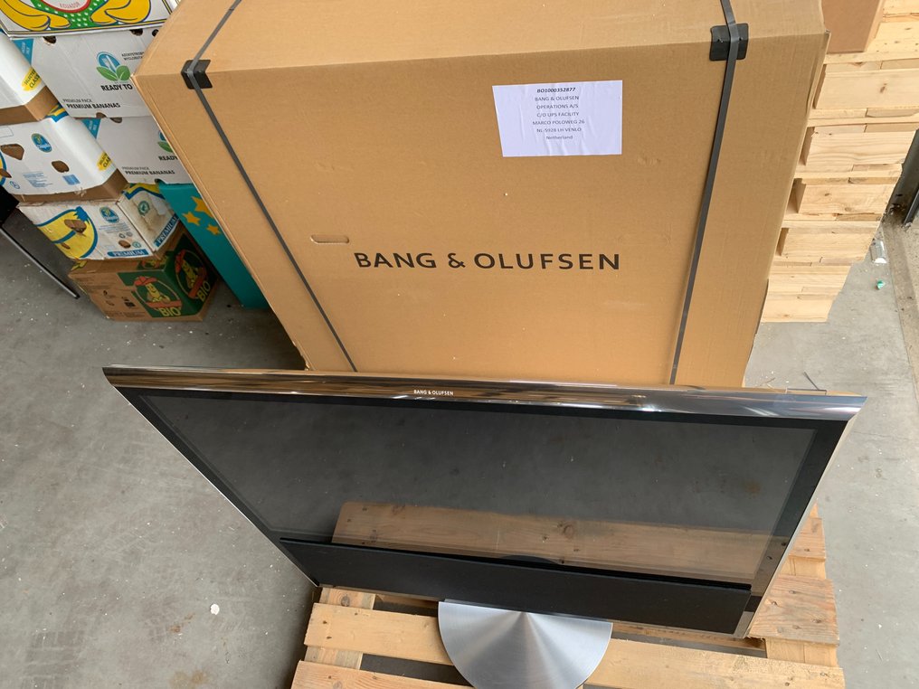 Bang & Olufsen - Beovision 10 Mk3 - 40" Full HD television on motorised floorstand or wall-bracket - Hi-fi set #4.3