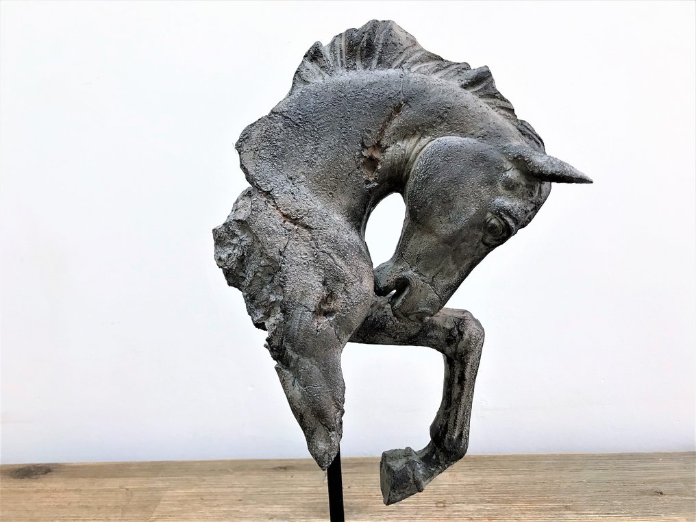 Escultura, Paard op voetstuk - 43 cm - Polipiedra/ Resina #2.1