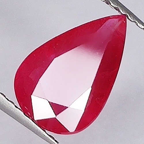 Ruby  - 2.01 ct - International Gemological Institute (IGI) #2.1