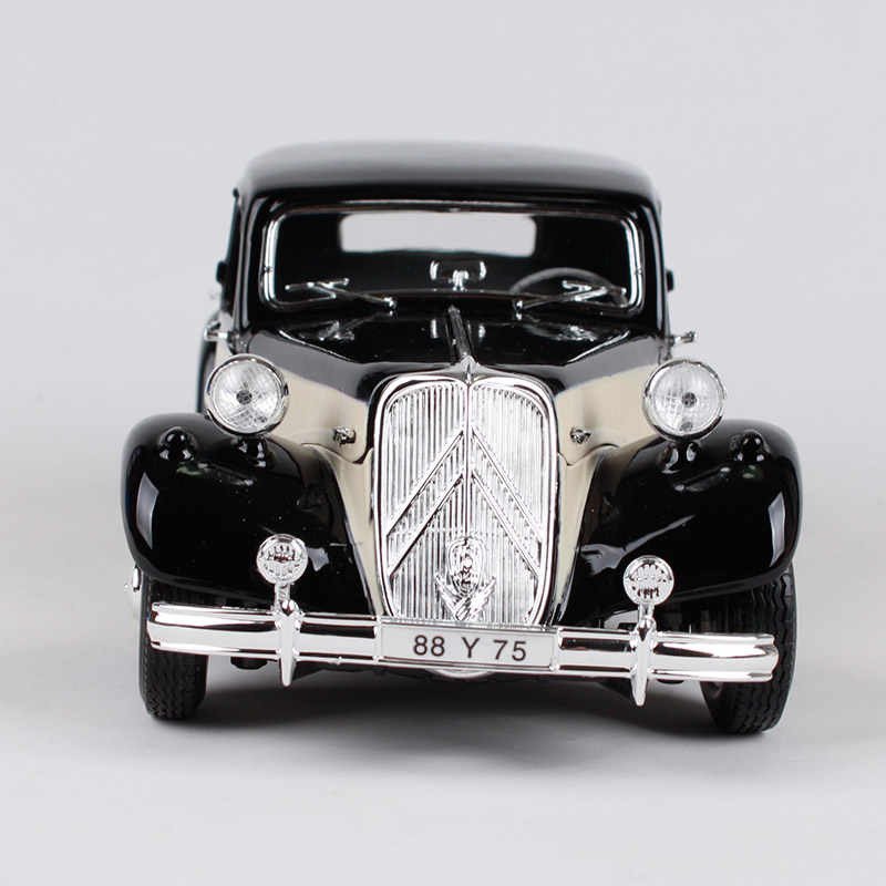 Maisto Special Edition 1:18 - Model car - Citroën 15CV 6 Cyl 1952 - Diecast model with 6 openings #3.2