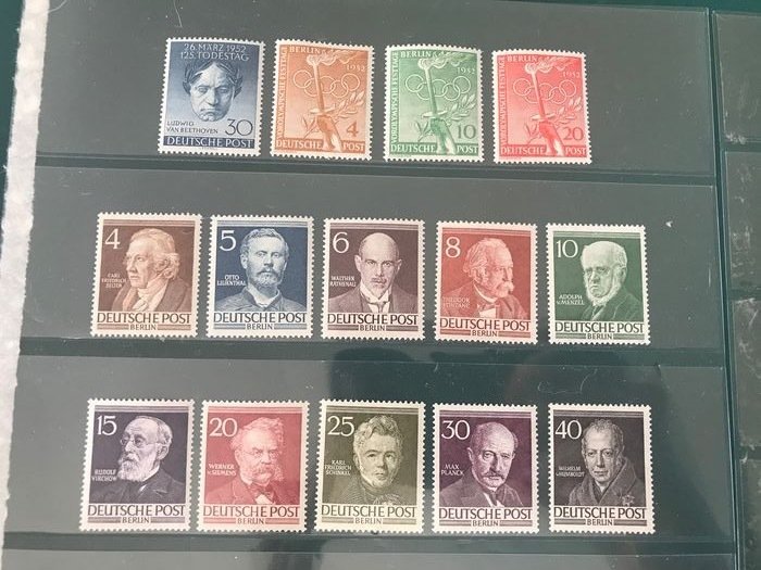 Berlino 1952/1954 - Tre annate con Bauten II e III e Klokken III. - Michel 87/125 #1.0