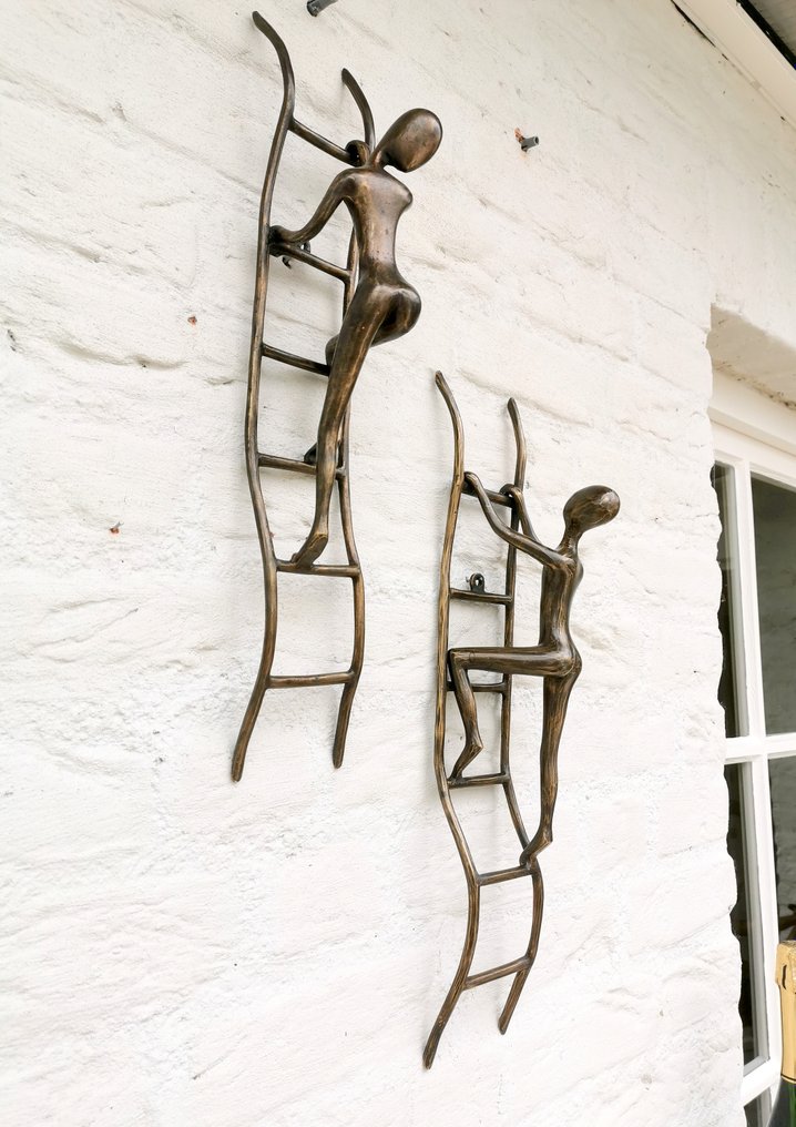 Sculpture, A pair of men climbing the ladder - 50 cm - Bronze #2.1