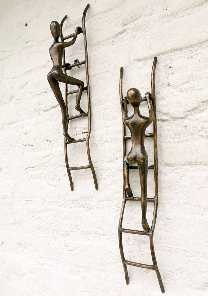 Sculpture, A pair of men climbing the ladder - 50 cm - Bronze #1.2