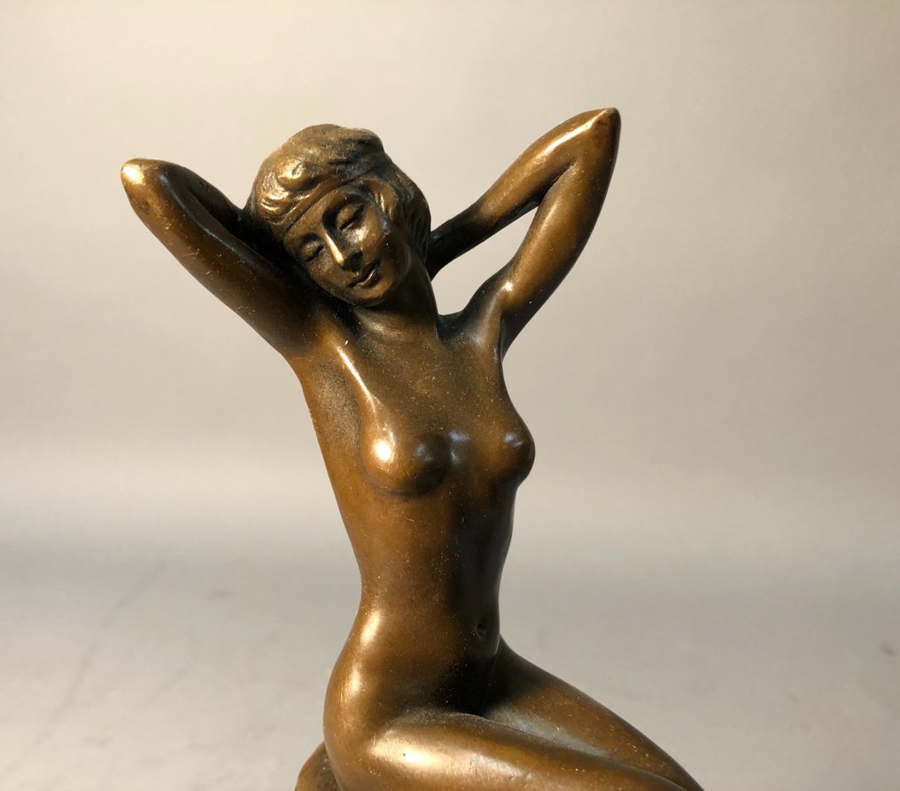 Szobor, Naakte vrouw op kruk - 29 cm - Bronz #1.1