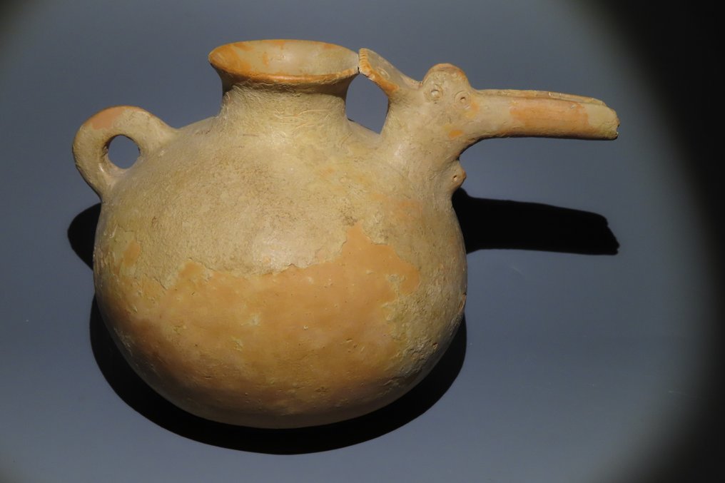 Amlash Ceramica Grande vaso zoomporico con beccuccio e ansa. Diametro 27 cm. Ex. Arianna 1991. #1.1