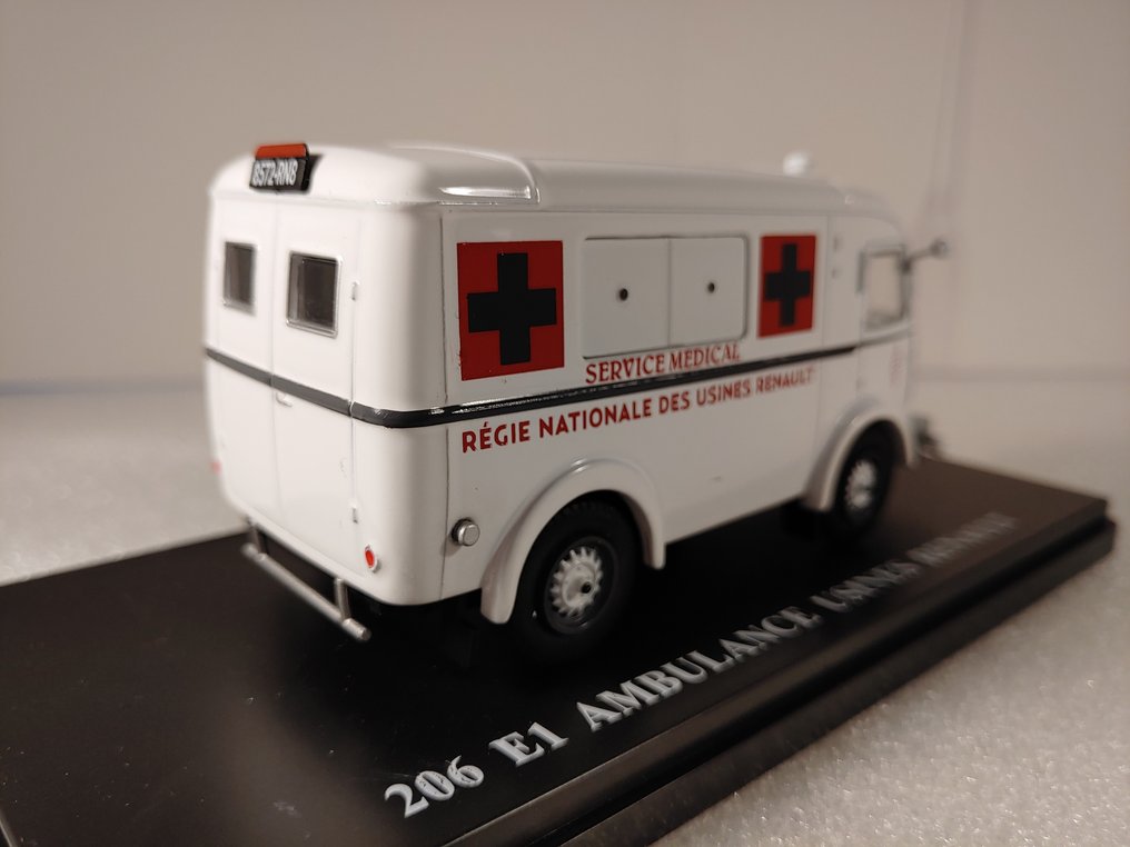 Accurate Scale Models 1:43 - Modellauto - Renault 206 E1 Ambulance Regie des Usiness - Limitierte Edition #2.1