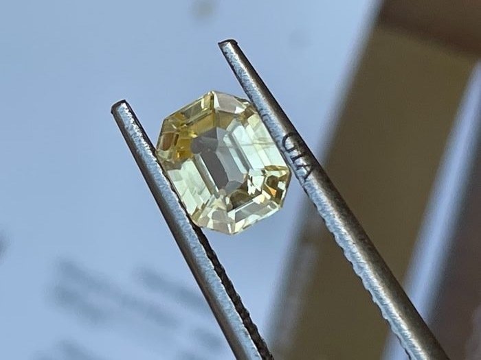 Sans prix de réserve - 1 pcs  Jaune Saphir  - 1.34 ct - Gemological Institute of America (GIA) #2.1