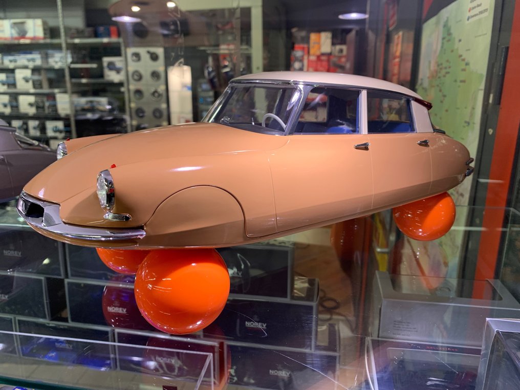 Norev 1:12 - Miniatura de sedan - Citroen DS 19 Ballon - 1956 #1.1
