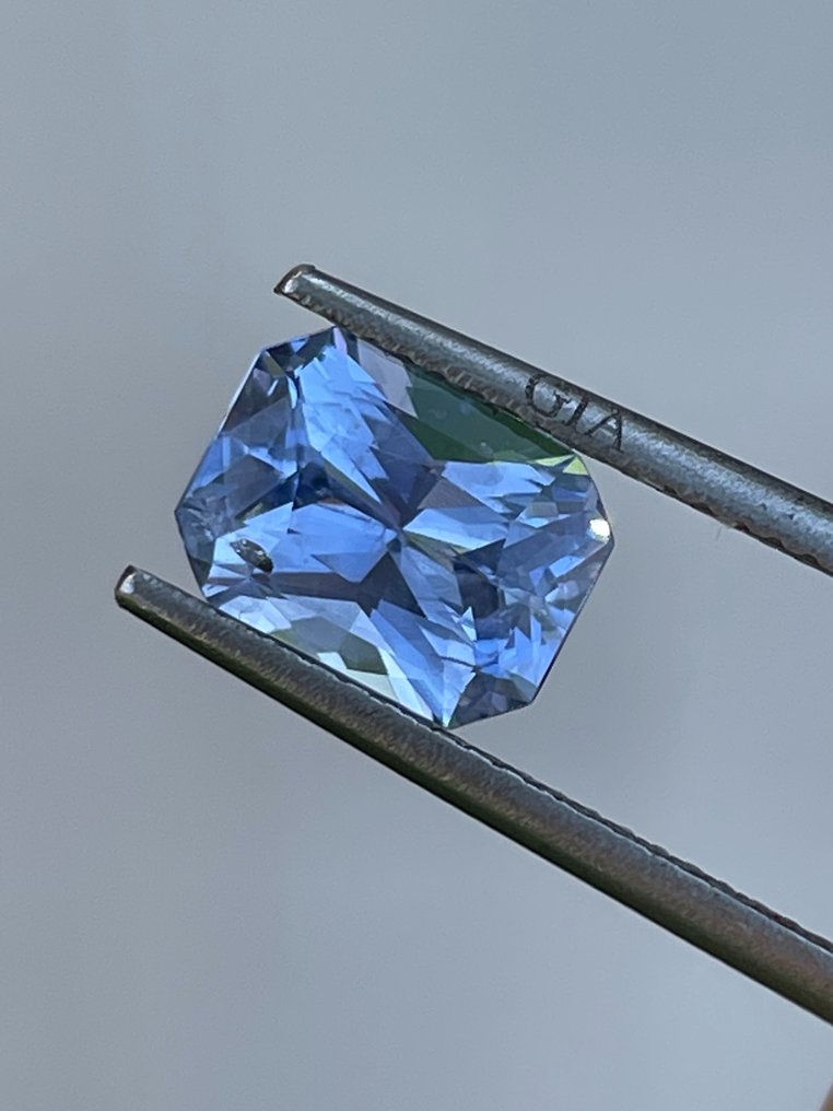 1 pcs  Blau Saphir  - 2.15 ct - Gemological Institute of America (GIA) #1.0