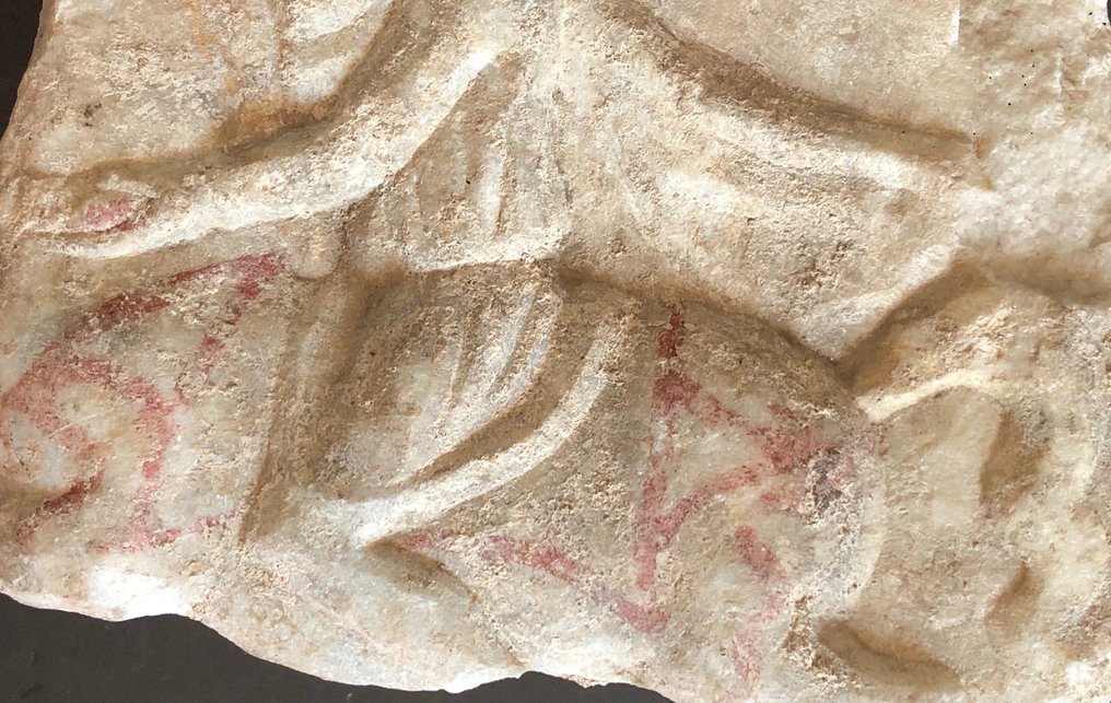 Rzymski Marmur Fragmentaryczna płaskorzeźba z pozostałościami polichromii - 21×17×.. cm #2.1