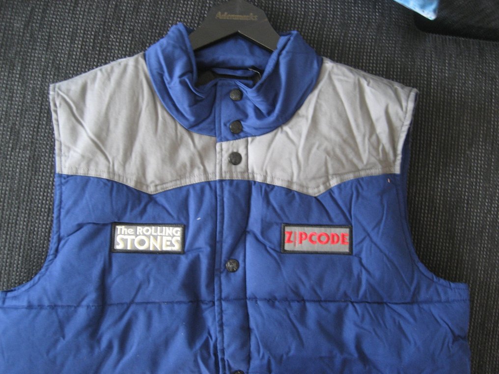 滾石樂團 - Puffer Vest Official merchandise zip code collection Size LARG NEW - 單張黑膠唱片 - 2020 #3.2