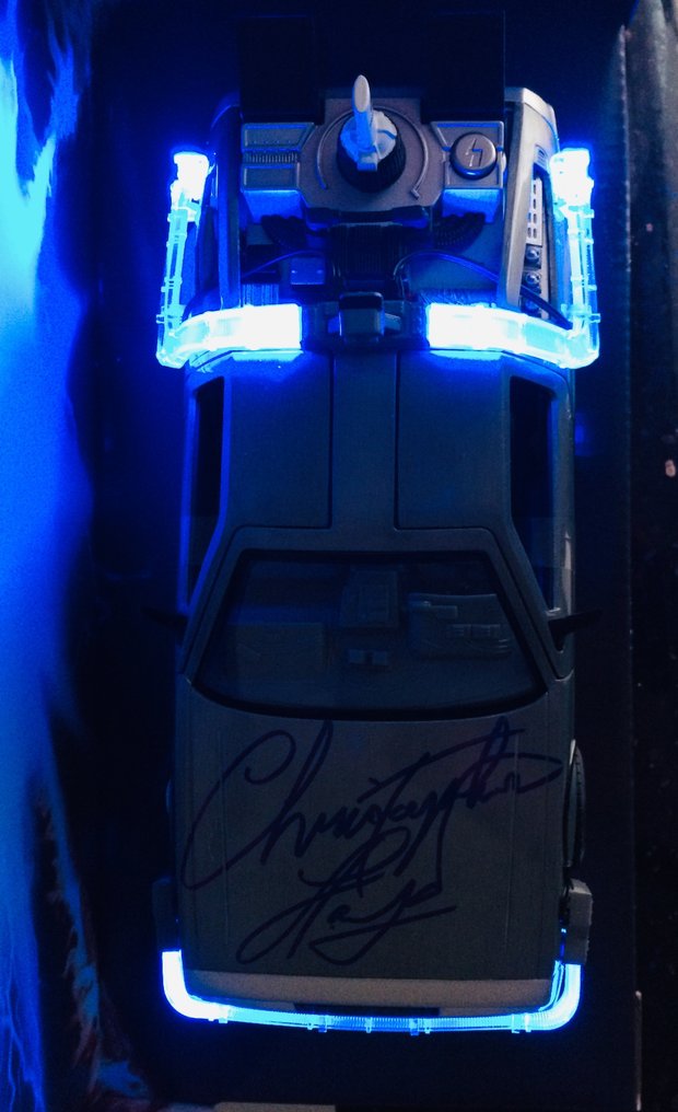 回到未来 - DeLorean 1:24 Scale Model Car - Signed by Christopher Lloyd (Doc Brown) #4.3