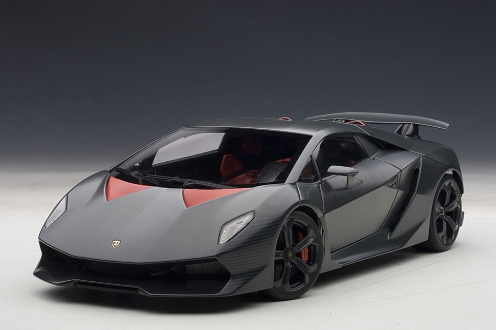 Autoart 1:18 - Modelauto - Lamborghini Sesto Elemento - 74671 Lamborghini Sesto Elemento (Grijze koolstofvezelprint met rode accenten) #1.0