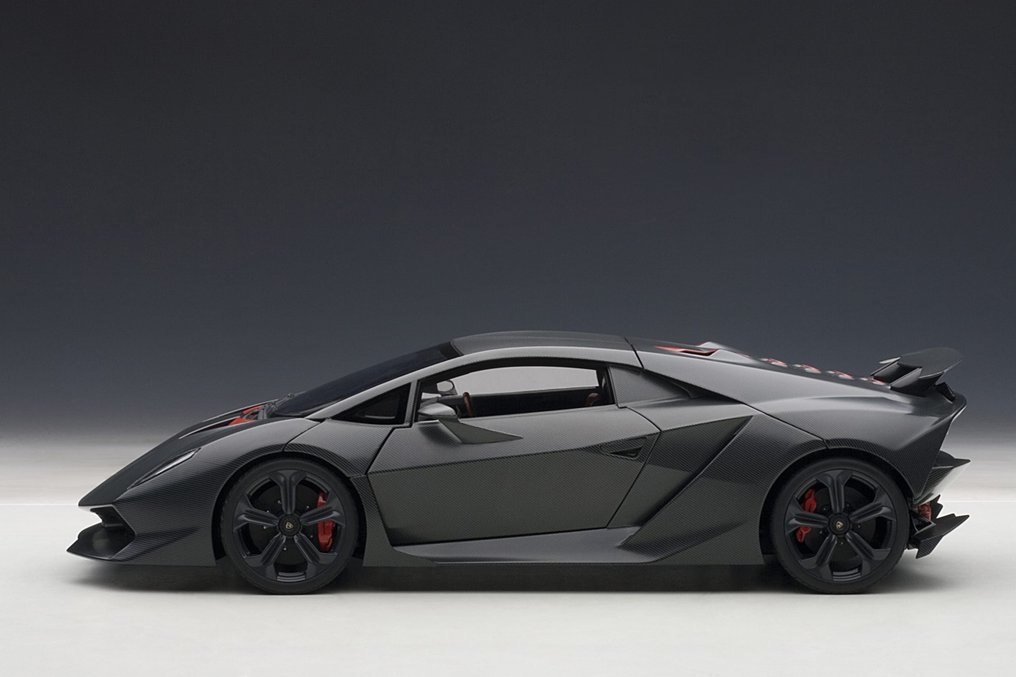 Autoart 1:18 - Modelauto - Lamborghini Sesto Elemento - 74671 Lamborghini Sesto Elemento (Grijze koolstofvezelprint met rode accenten) #4.3