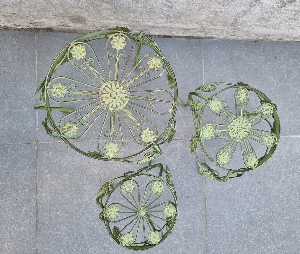 Nesting tables (3) - metal #3.2