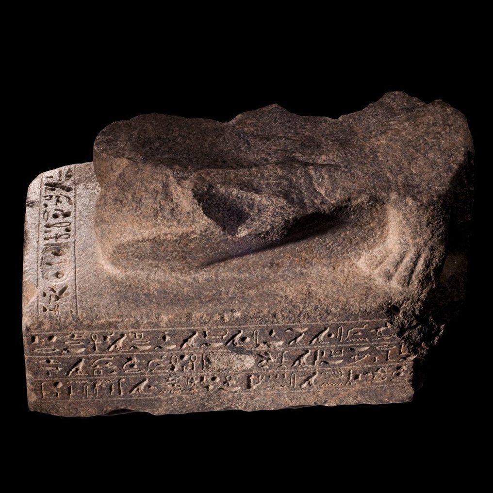 Altägyptisch Granit Wichtiger Skulpturensockel für den Meister Horiraa. 26. Dynastie, 664-525 v. Chr. 44 cm groß. Sehr - 27×27×44 cm #3.1