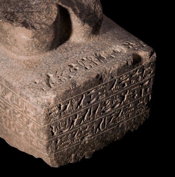 Altägyptisch Granit Wichtiger Skulpturensockel für den Meister Horiraa. 26. Dynastie, 664-525 v. Chr. 44 cm groß. Sehr - 27×27×44 cm #3.2
