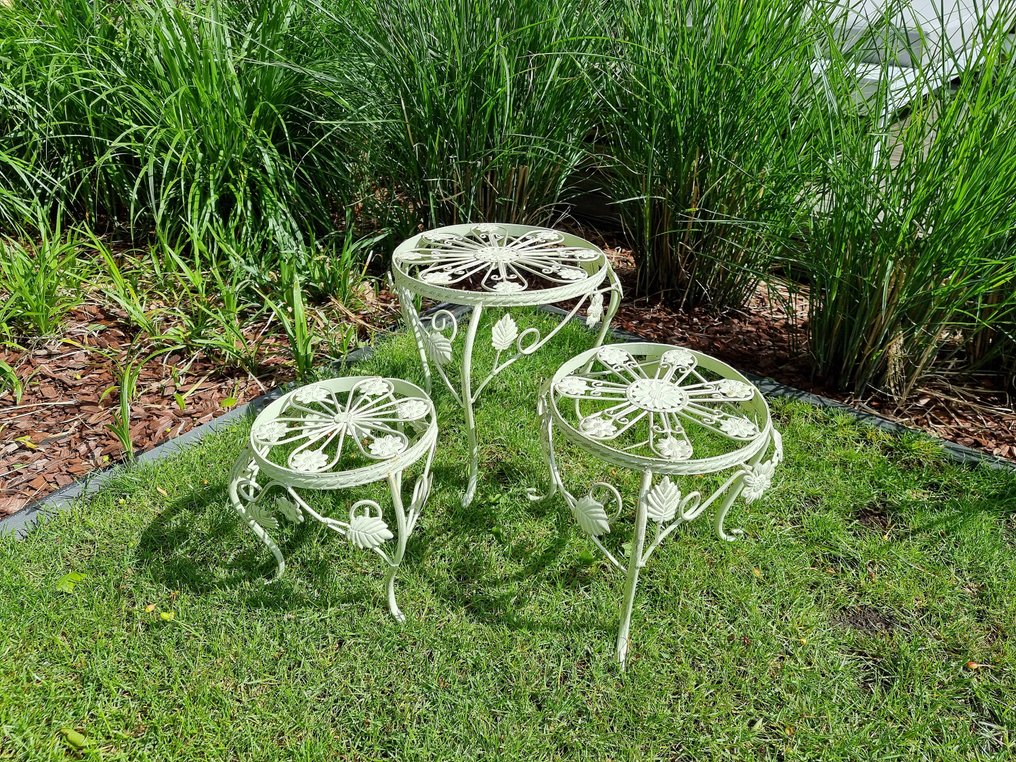 Nesting tables (3) - metal #3.2