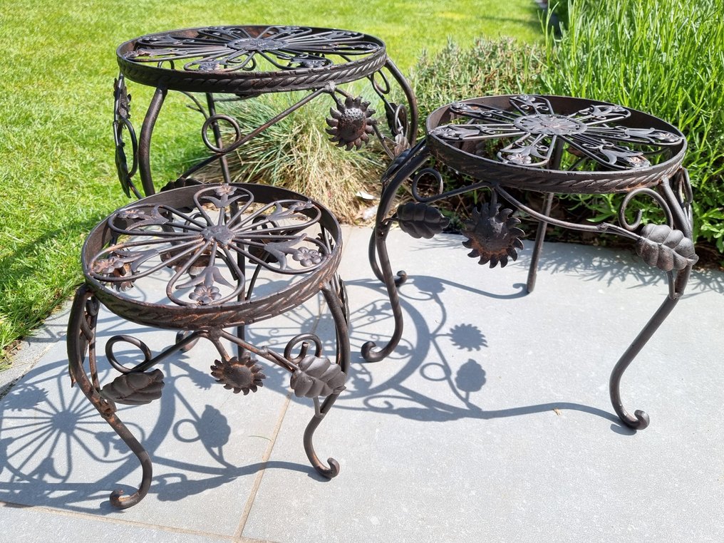 Nesting tables (3) - Iron #2.1