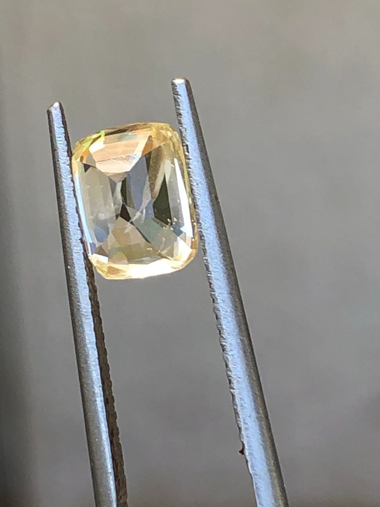 1 pcs  Jaune Saphir  - 2.23 ct - Gemological Institute of America (GIA) #3.2