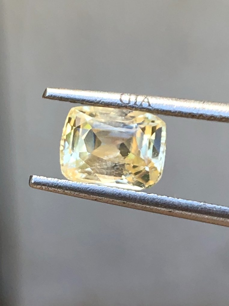 1 pcs  Jaune Saphir  - 2.23 ct - Gemological Institute of America (GIA) #2.1