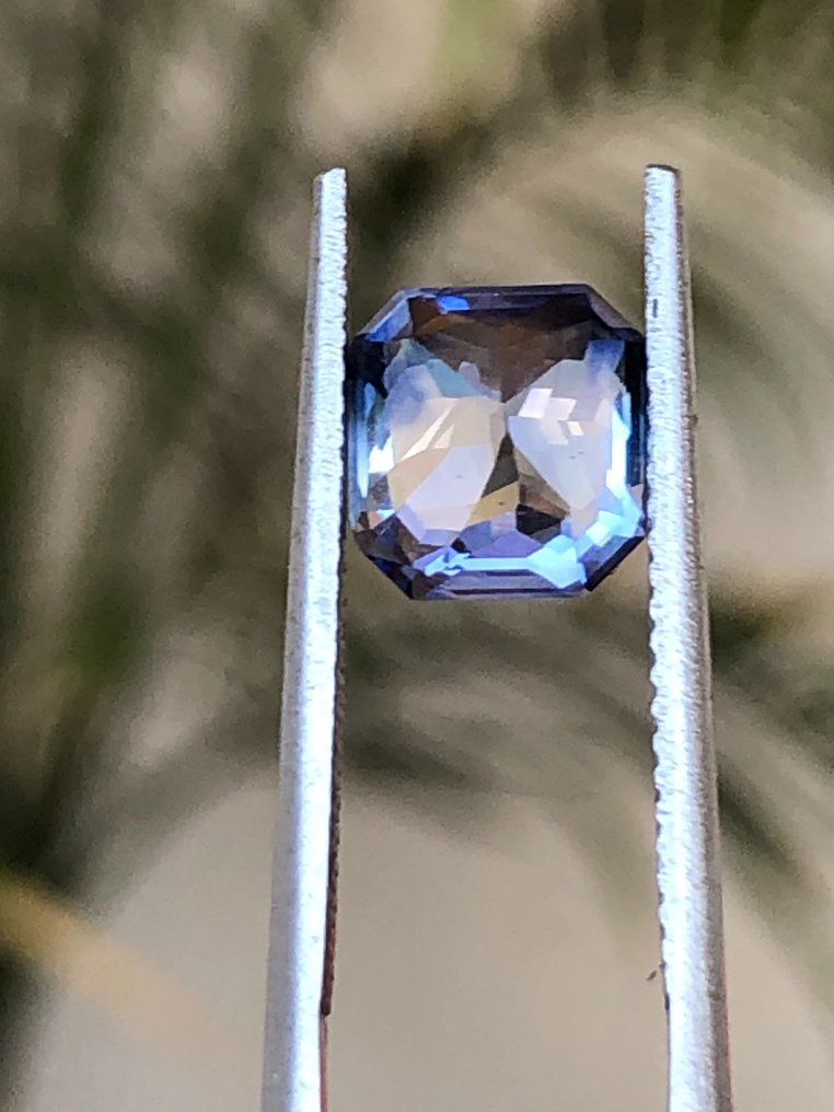 1 pcs  蓝色 蓝宝石  - 2.40 ct - 美国宝石研究院（GIA） #3.1