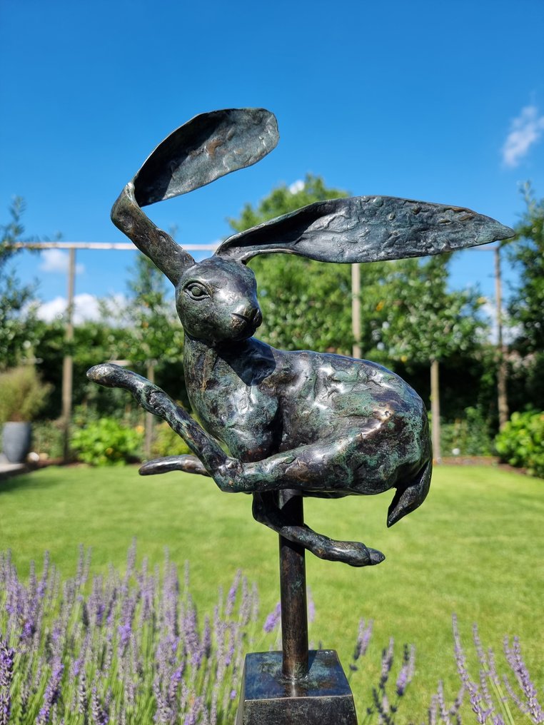 Estatueta - A leaping hare - Bronze #1.1