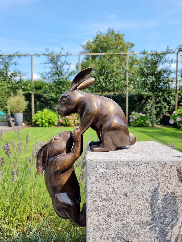 Statuetta - Vallende hazen - helpende hand - Bronzo #4.3