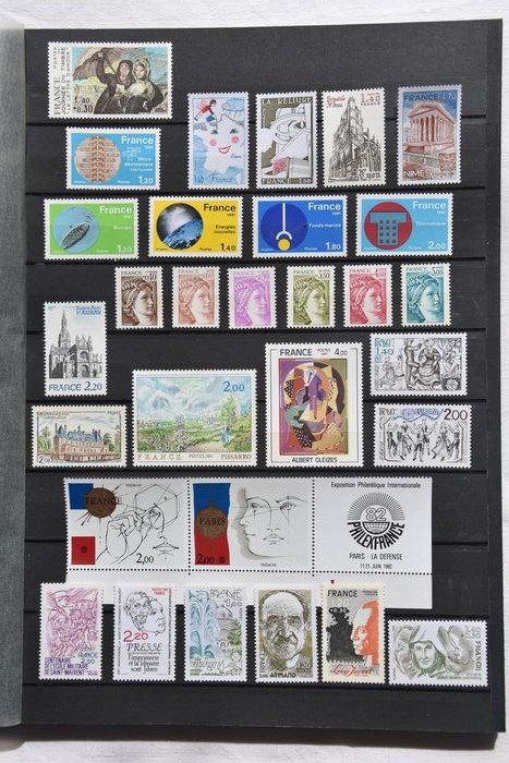 Γαλλία 1976/1985 - Πακέτο ενός συνόλου από 10 ολόκληρα έτη. - Yvert N° 1863 à 2392 #2.1