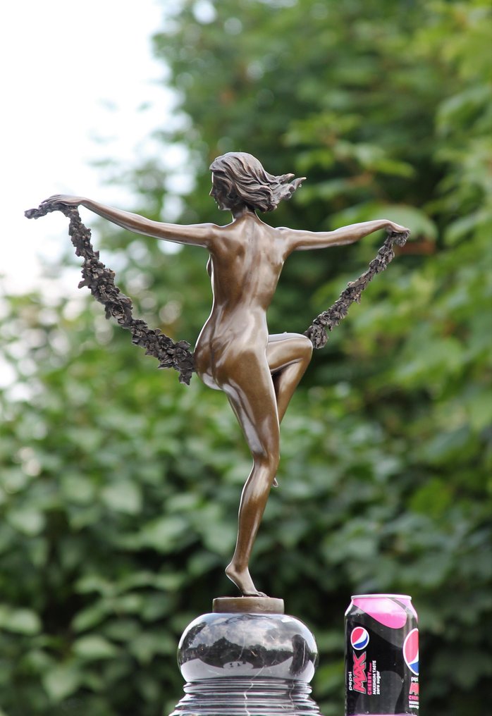 Statue, woman with guirlande - 53 cm - Bronzemarmor #3.1