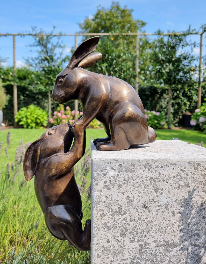 Statuetta - Vallende hazen - helpende hand - Bronzo #3.2