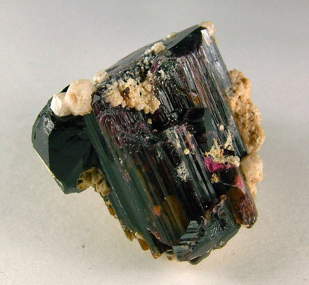 CW0254 Rare and extraordinary association of Fluorliddicoatite with Schorlite and Fenacite Crystal cluster - Height: 29 mm - Width: 38 mm- 37 g - (1) #1.0