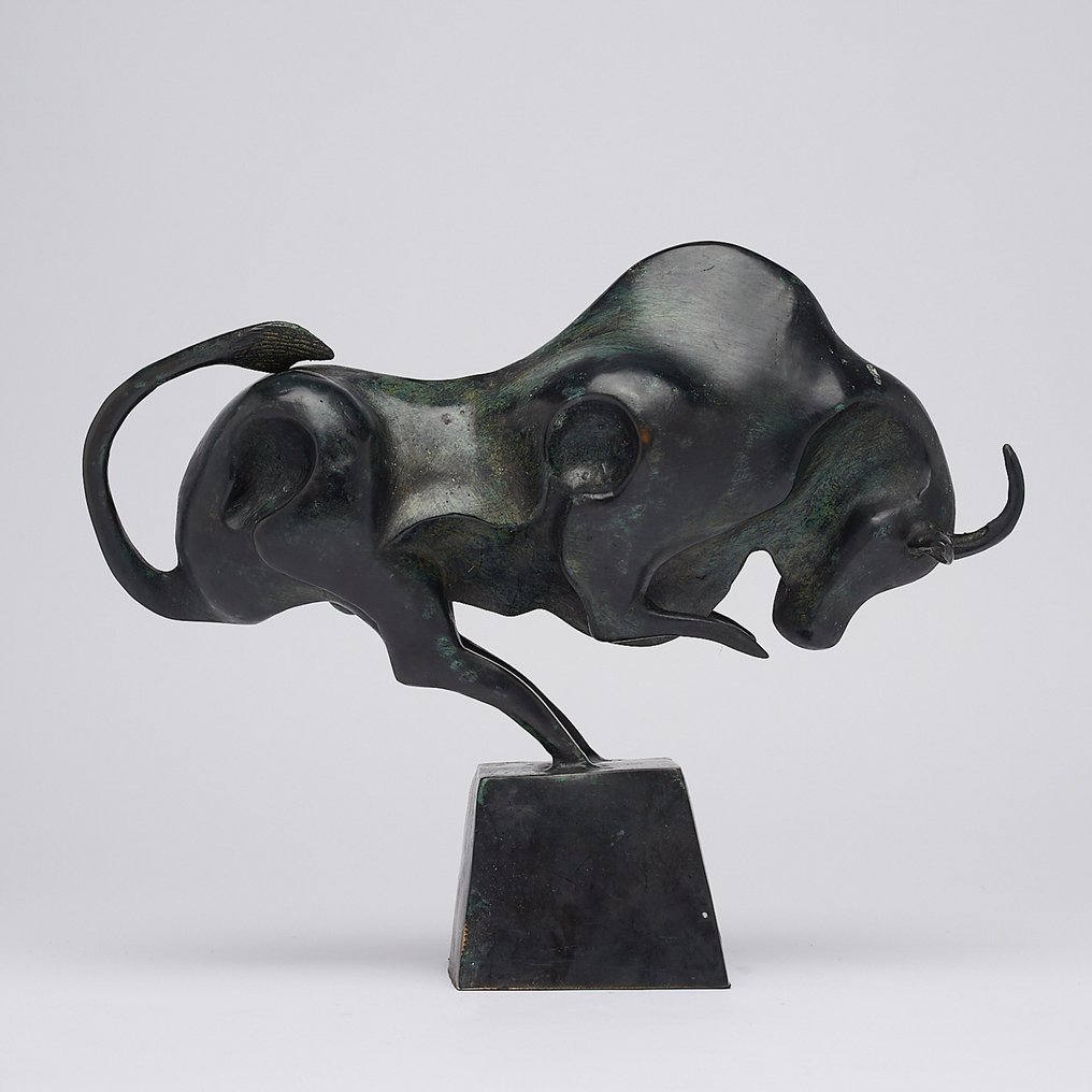 Sculpture, Bronze Sculpture of a Striking Bull - with base - 28 cm - Bronze #1.0