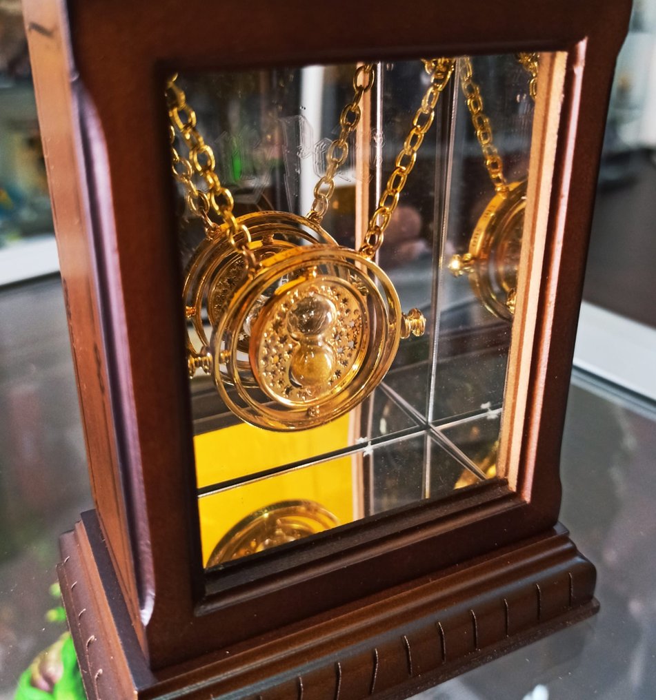 Harry Potter, - Hermione´s Time Turner 1:1 scale - Gold Plated (mint condition) #1.0