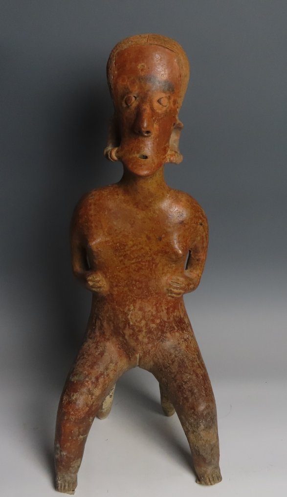 Nayarit, Westküste von Mexiko Terracotta Weibliche Figur. 200 – 600 n. Chr. 56 cm H. TL-Test. Mit spanischer Exportlizenz. #1.1