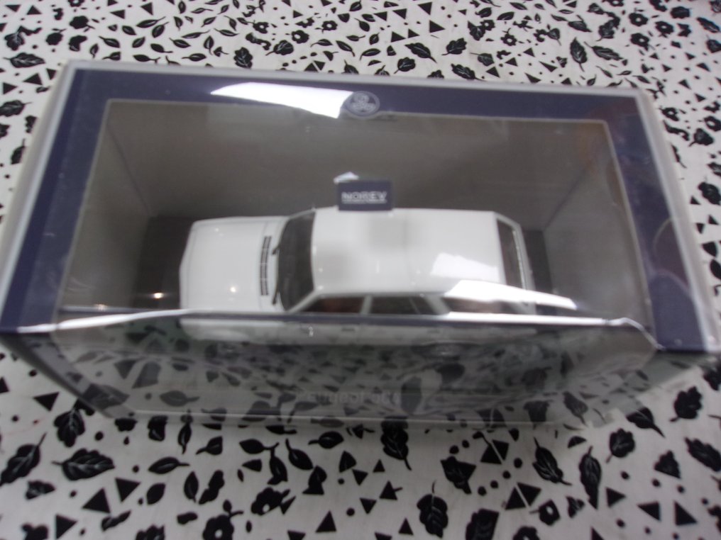 Norev 1:43 - Στέισον βάγκον μοντελισμού - Peugeot 504 Break #4.3