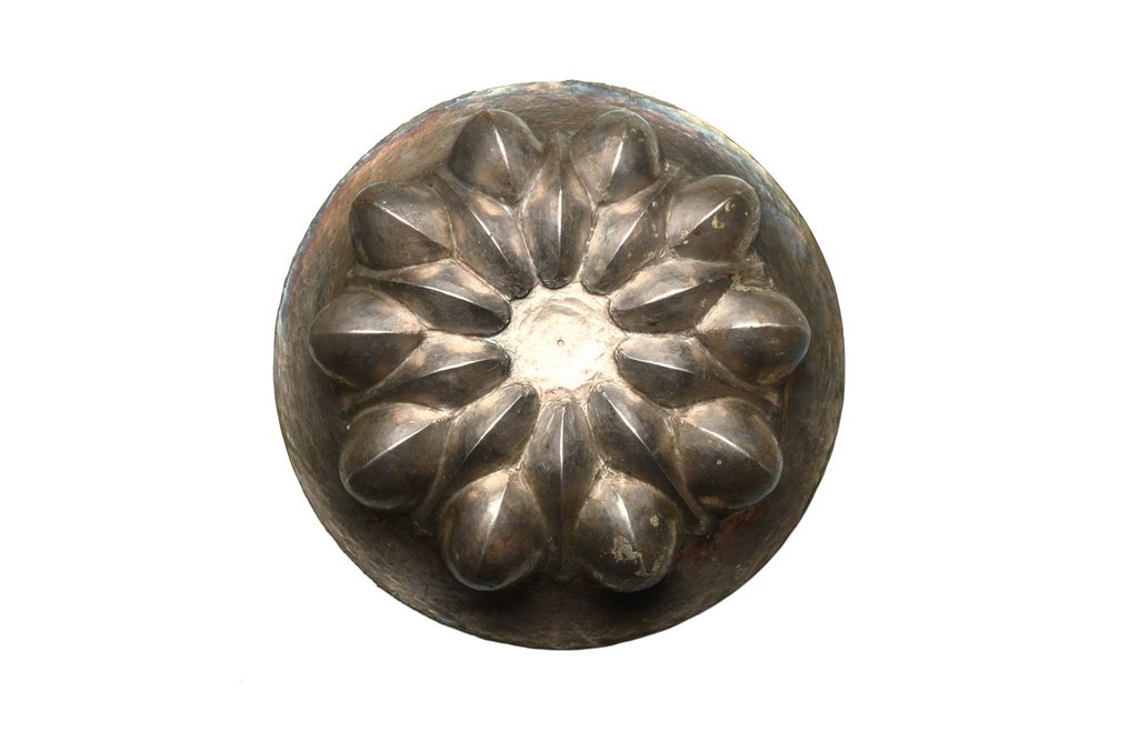 Neo-elamit Sølv Phiale. Ca. 6.-4. århundrede f.Kr. Intakt. 12,7 cm D. Spansk eksportlicens. #3.3